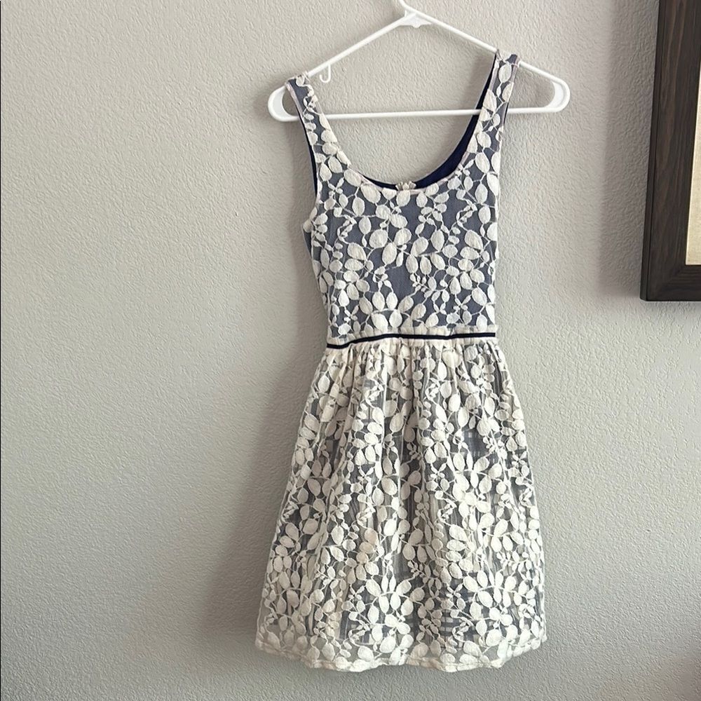 Westin Wear tulle Elegant Floral Lace Dress Sz Small impeccable